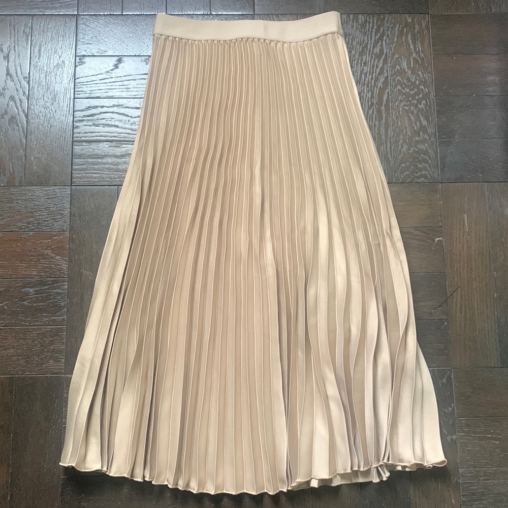 H&M Gold Pleated Skirt Size XS